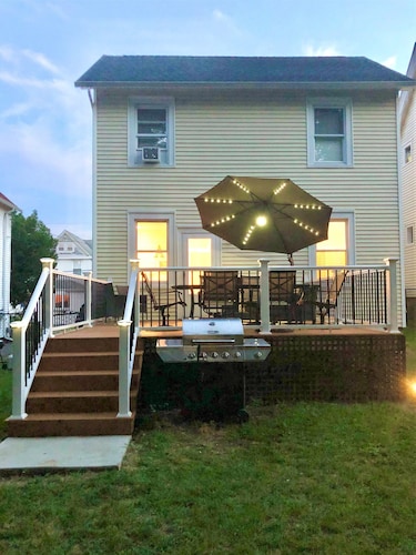 Our Rockbound Highland Home - 2 Blocks from Thayer Gate - 1/2 Block to Main St.