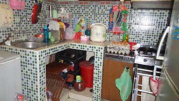 Microondas, lavavajillas y cafetera o tetera