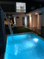 Outdoor pool, sun loungers