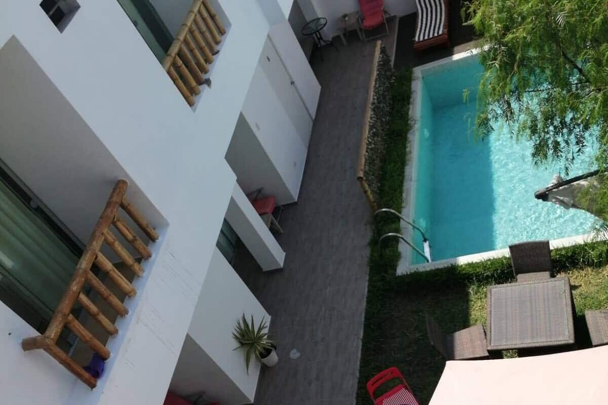 43-tums platt-tv med kabelkanaler, tv och Netflix