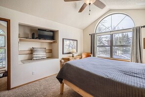 3 habitaciones, tabla de planchar con plancha, wifi y ropa de cama 