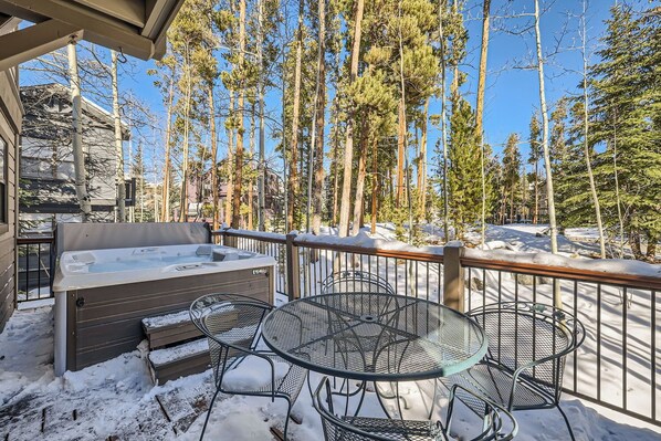 Tina de hidromasaje al aire libre