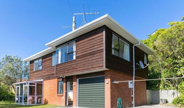 Exterior - Self contained apartment 15 minutes away from city centre (Khandallah)