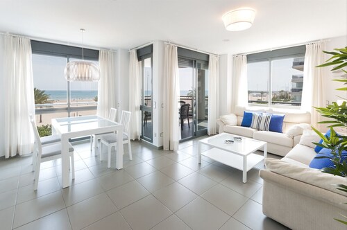 Oceanfront with stunning views of the sunset! Recently redecorated !!