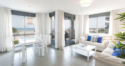 Oceanfront with stunning views of the sunset! Recently redecorated !!