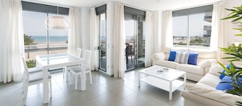 Oceanfront with stunning views of the sunset! Recently redecorated !!