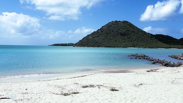 Pantai berhampiran