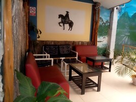 Área de estar no saguão