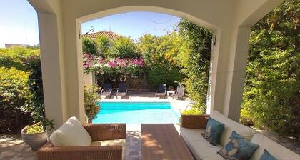 Villa Talassa Nähe Coral Bay mit optionalem 4x4-Auto, Jacuzzi und beheiztem Pool