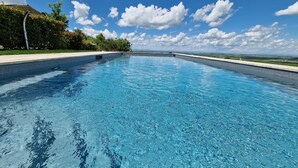 A clear blue swimming pool with a view of the countryside. - Villa I Cipressini Tuscany Private luxury pool spa (Pienza)