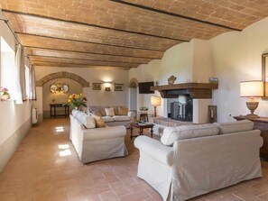 TV, fireplace, DVD player, books