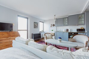 클래식 아파트 | 거실 공간 | 평면 TV