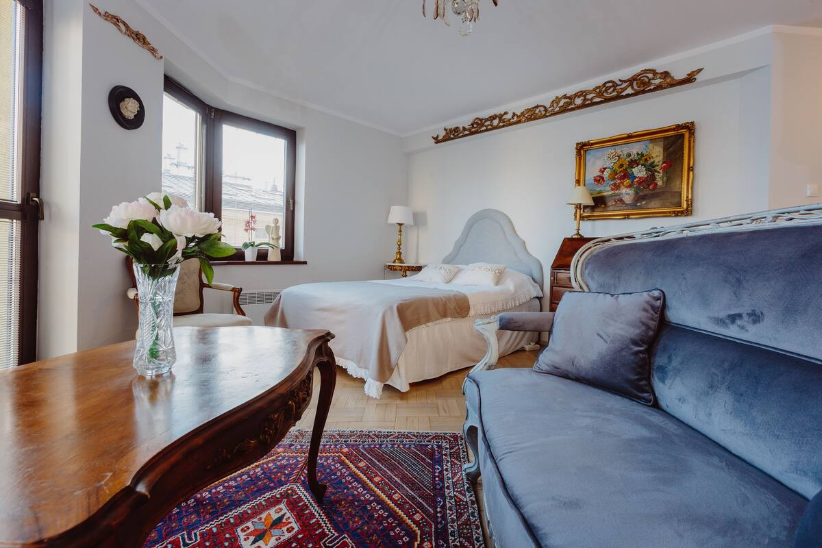 Deluxe Apartment | Living room | Flat-screen TV