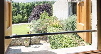 Monzambano: House with garden and panoramic loggia with fireplace for barbecue