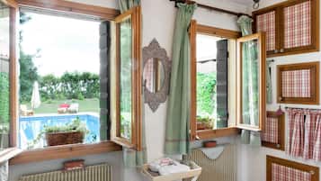 3 Schlafzimmer, Schreibtisch, schallisolierte Zimmer