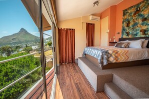 2 bedrooms, in-room safe, iron/ironing board, free WiFi - Exceptional holiday home with panoramic view in Camps Bay (Cape Town)