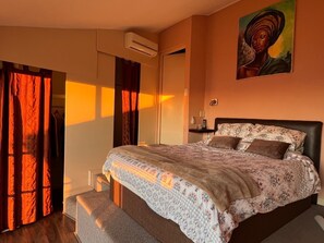 2 chambres, coffres-forts dans les chambres, fer et planche à repasser