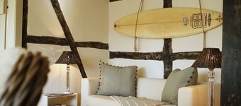 With wood-burning stove, free firewood, WLAN, sauna, garden, a few minutes from the beach.