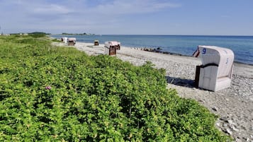 Plage à proximité, chaises longues