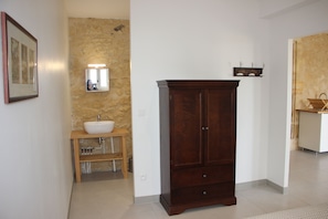 1 Schlafzimmer, BĂŒgeleisen/BĂŒgelbrett, Reisekinderbett, kostenloses WLAN
