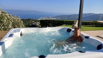 Bain à remous extérieur
