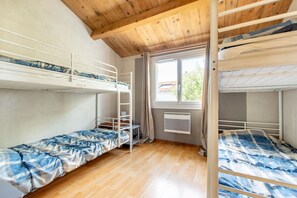 3 室のベッドルーム、アイロン / アイロン台