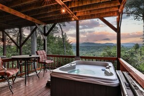 Outdoor spa tub - Carter`s Kaleidoscope View | Ellijay, GA (Ellijay)