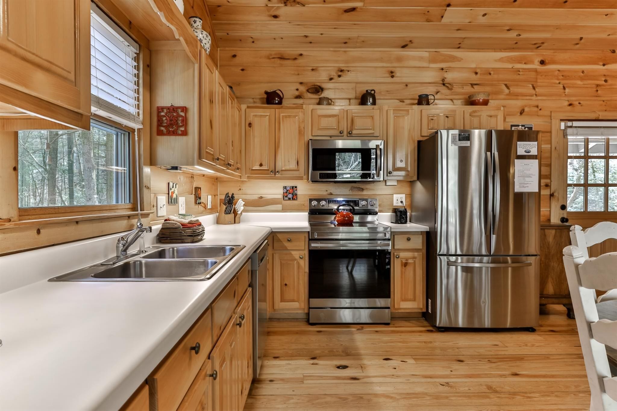 Fridge, oven, stovetop, dishwasher