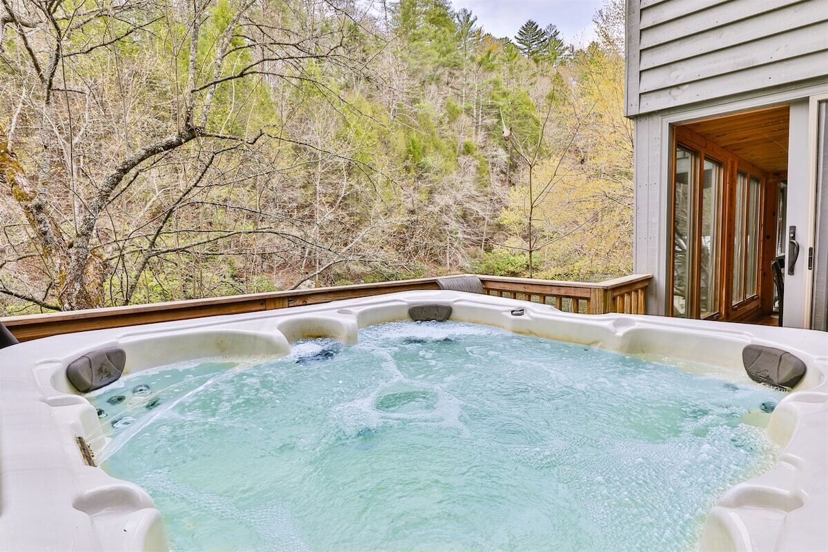 Outdoor spa tub