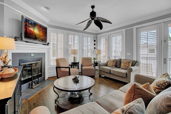 Smart TV, mesa de ping pong, impresora