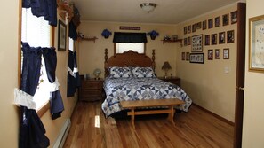 3 bedrooms, in-room safe, iron/ironing board, free WiFi