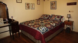 3 bedrooms, in-room safe, iron/ironing board, free WiFi - Grandma & Grandpa's House, Come Enjoy the Mountains   STR - 136 (Buena Vista)