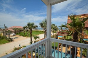 Property grounds - Luxury Oceanfront | 4BR, 3 Masters, Pet Friendly (Palm Coast)