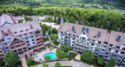 Stratton base condo w/ pool & hot tub