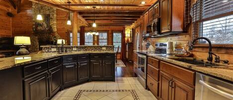Fridge, oven, stovetop, dishwasher