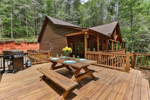 Outdoor dining - Tranquility On The Creek | Ellijay, GA (Ellijay)