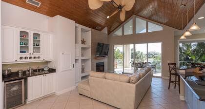 Tropical Hideaway in Cinnamon Beach With Private Jacuzzi!