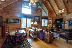 Fireplace, DVD player - Water`s Edge | Blue Ridge, GA (Blue Ridge)