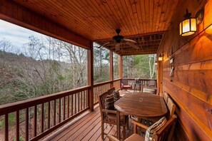 Outdoor dining - Paradise Too | Ellijay, GA (Ellijay)