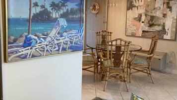 Smart TV, reproductor de DVD, libros