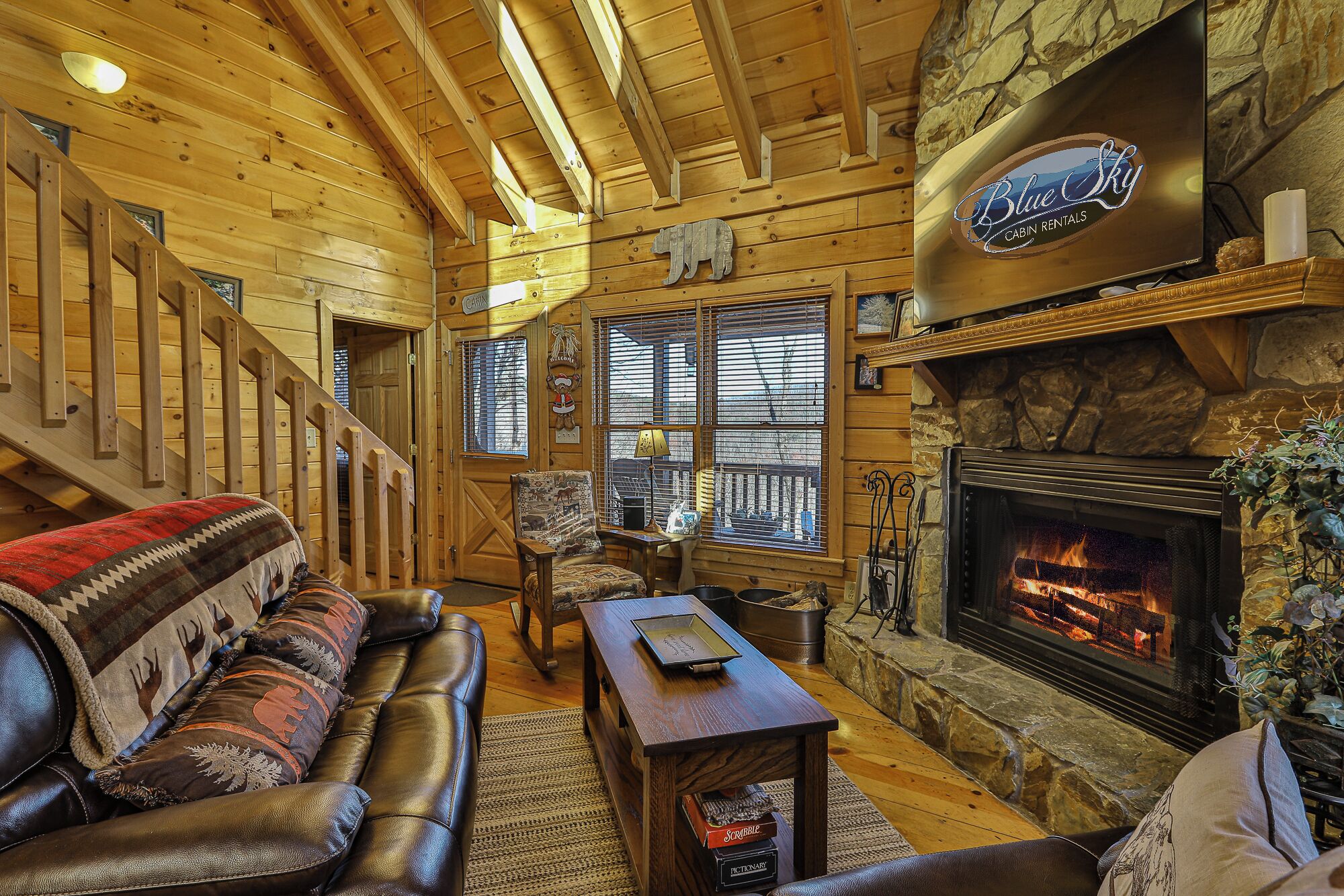 Smart TV, fireplace