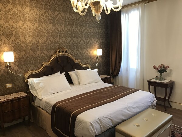 3 bedrooms, in-room safe, iron/ironing board, free WiFi