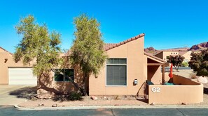 Exterior - Moab Rim Views! I Garage I Pool & Hot Tub I Pet Friendly I Trailer Parking (Moab)