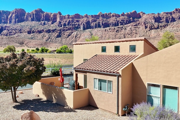 Welcome to Raven's Retreat!