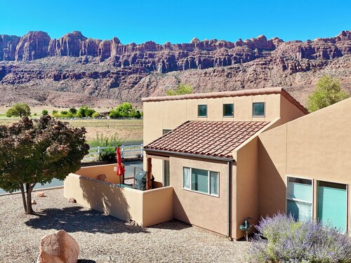 Moab Rim Views! I Garage I Pool & Hot Tub I Pet Friendly I Trailer Parking