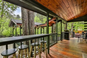 Outdoor dining - Creekside Reflections | Blue Ridge, GA (Blue Ridge)