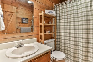 Hair dryer, towels - Creekside Reflections | Blue Ridge, GA (Blue Ridge)