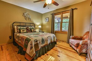 3 bedrooms, iron/ironing board, free WiFi, bed sheets - Eagle View Lodge | Ellijay, GA (Ellijay)