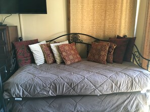 1 chambre, fer et planche Ă repasser, Wi-Fi gratuit, draps fournis