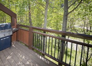 Property grounds - Vail Mountain Condo-5 minutes from Vail Village - On Free Ski Bus Route (Vail)